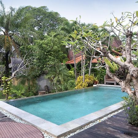 Urbanest Inn Villa Seminyak  Bagian luar foto